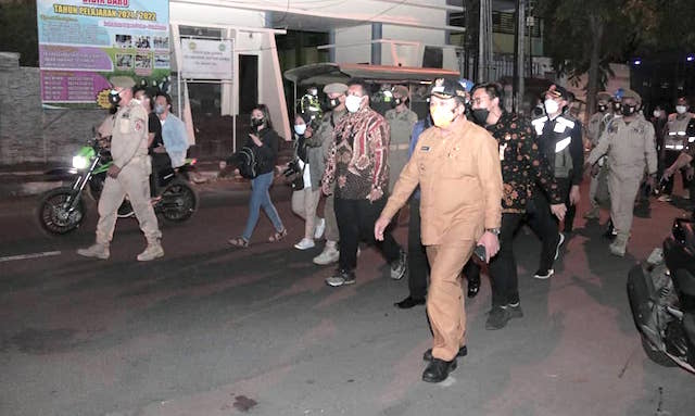Pukul 9 Malam, Bupati Jember Sidak Penerapan PPKM Darurat Bersama Forkopimda